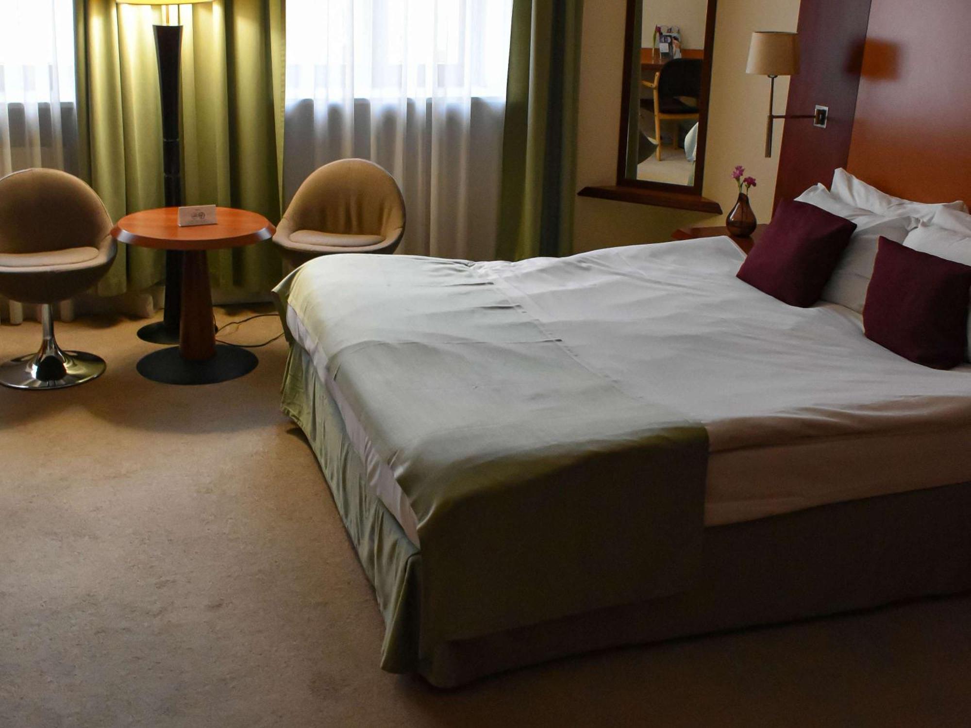 เมอร์เคียว โอโปเล Hotel ออปอเล ภายนอก รูปภาพ